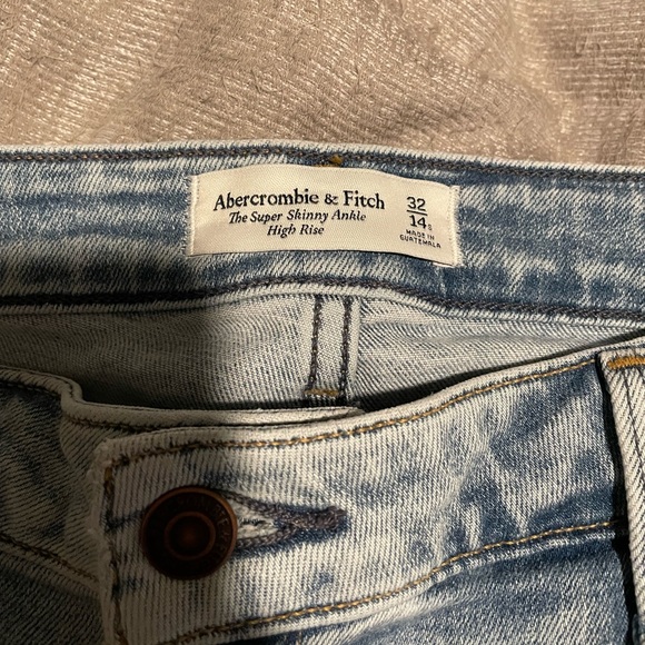 A&F High Rise Super Skinny Ankle Jeans - Picture 3 of 8